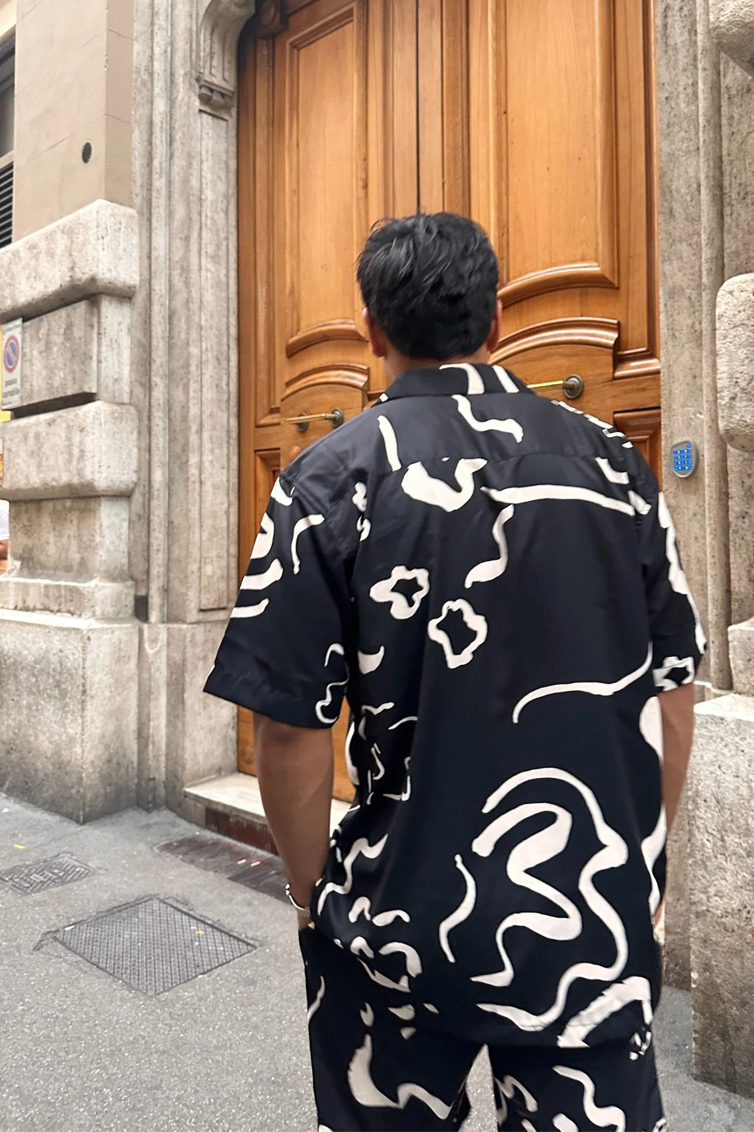 Isla Oversized Shirt in Caviar Black - Image 4