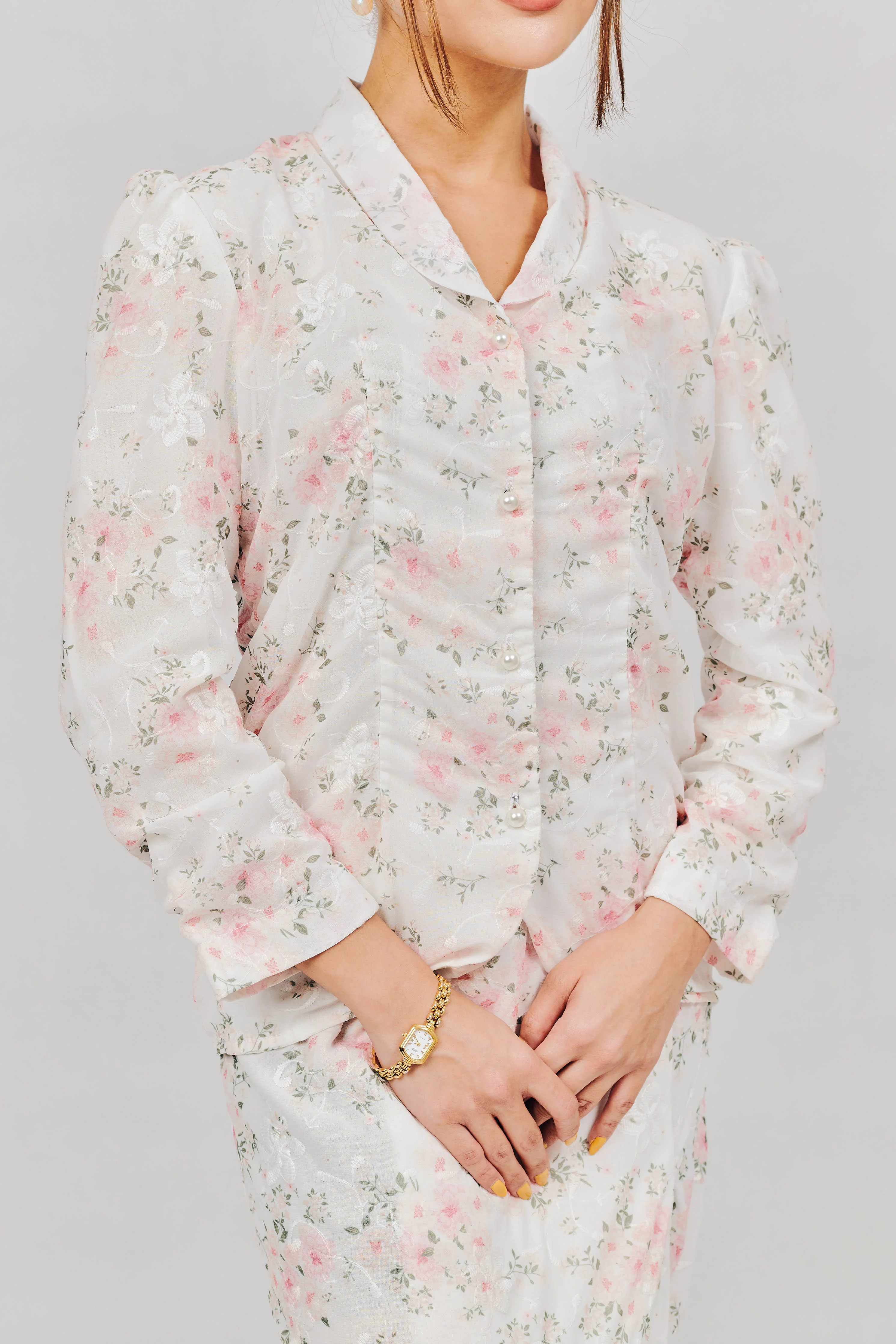Kebaya Pendek in Seroja Pink - Image 4