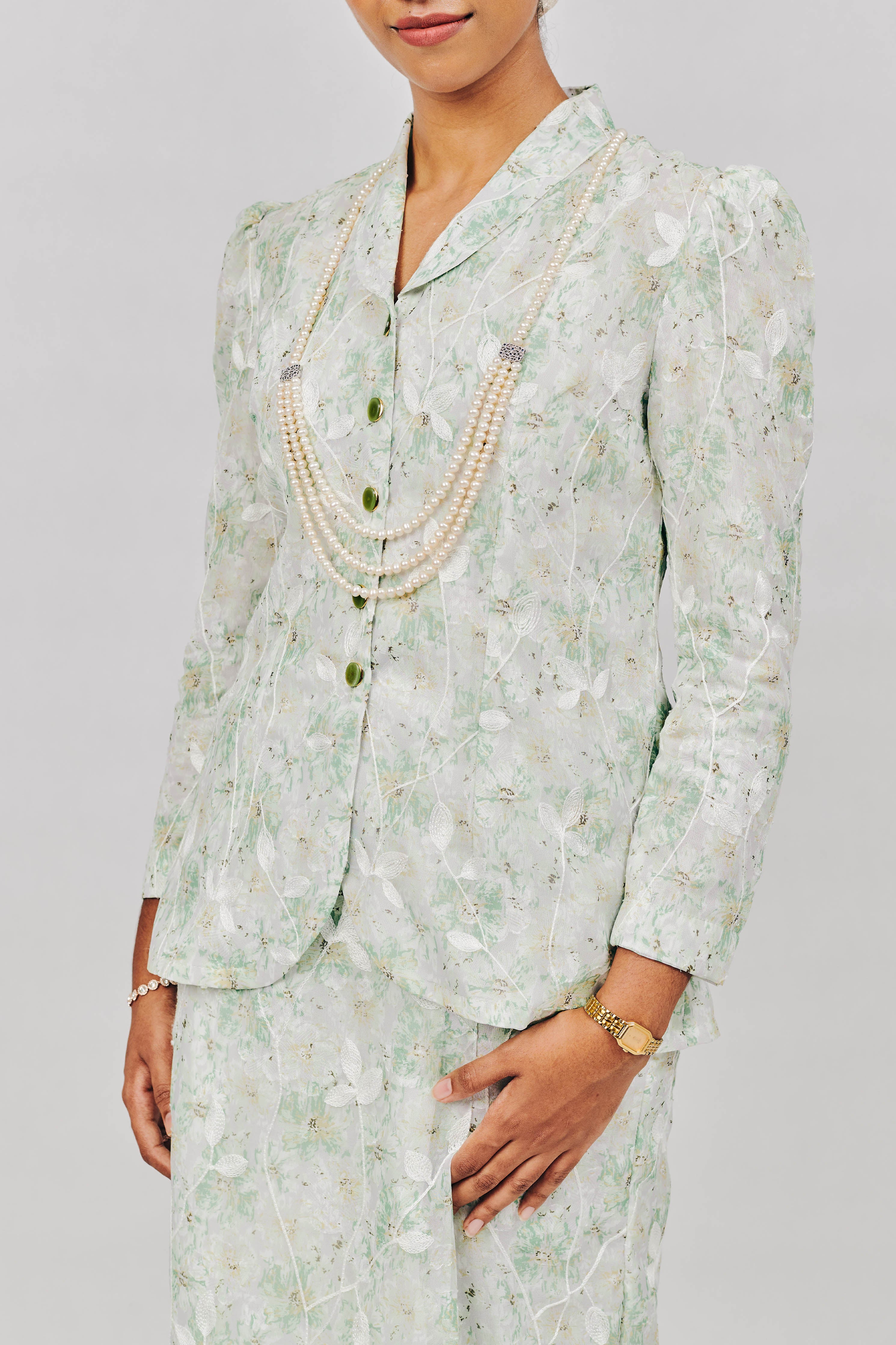 Kebaya Pendek in Tijani Green - Image 5