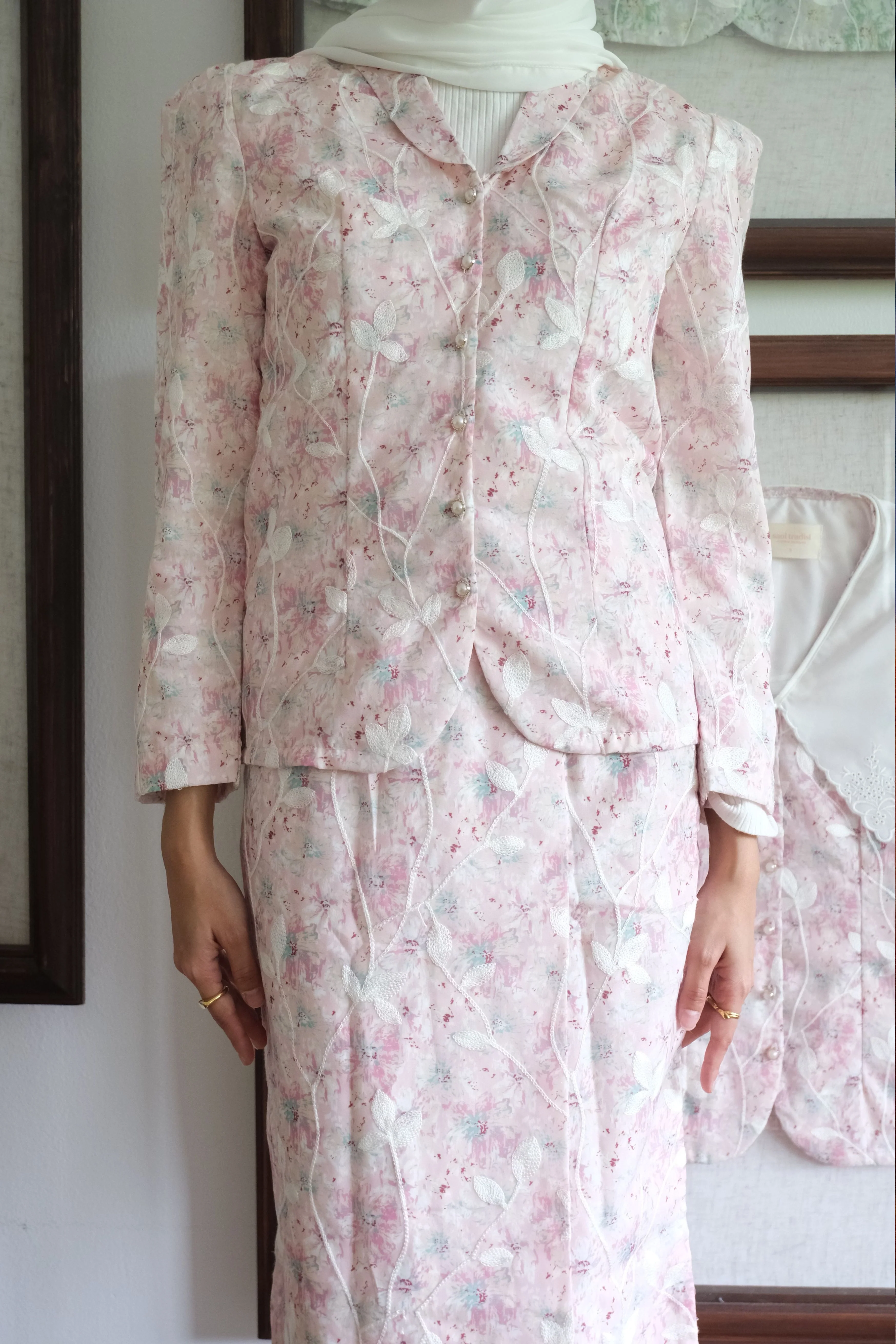 Kebaya Pendek in Tijani Pink - Image 3