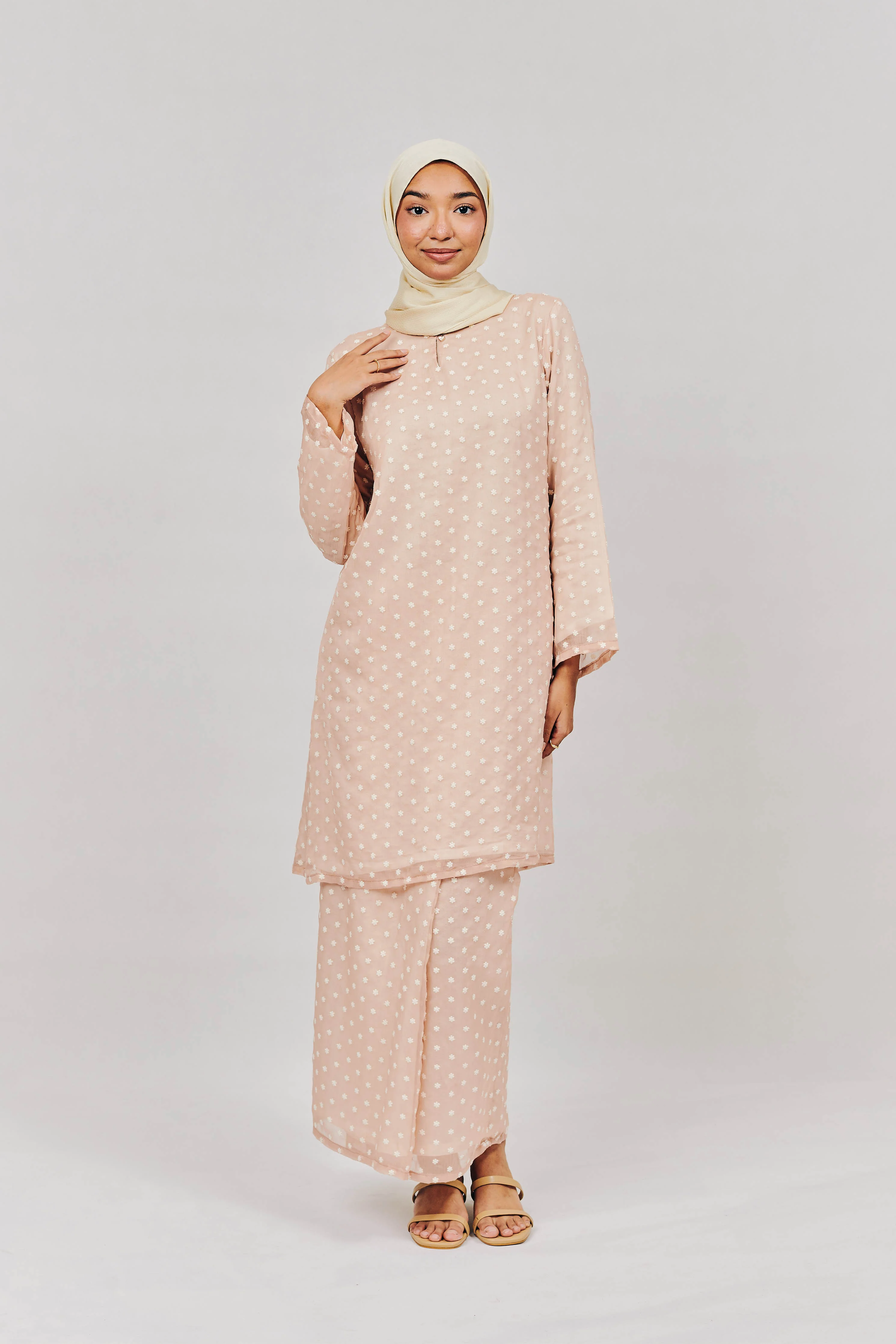 Kurung Klasik in Embun Pagi Nude - Image 2
