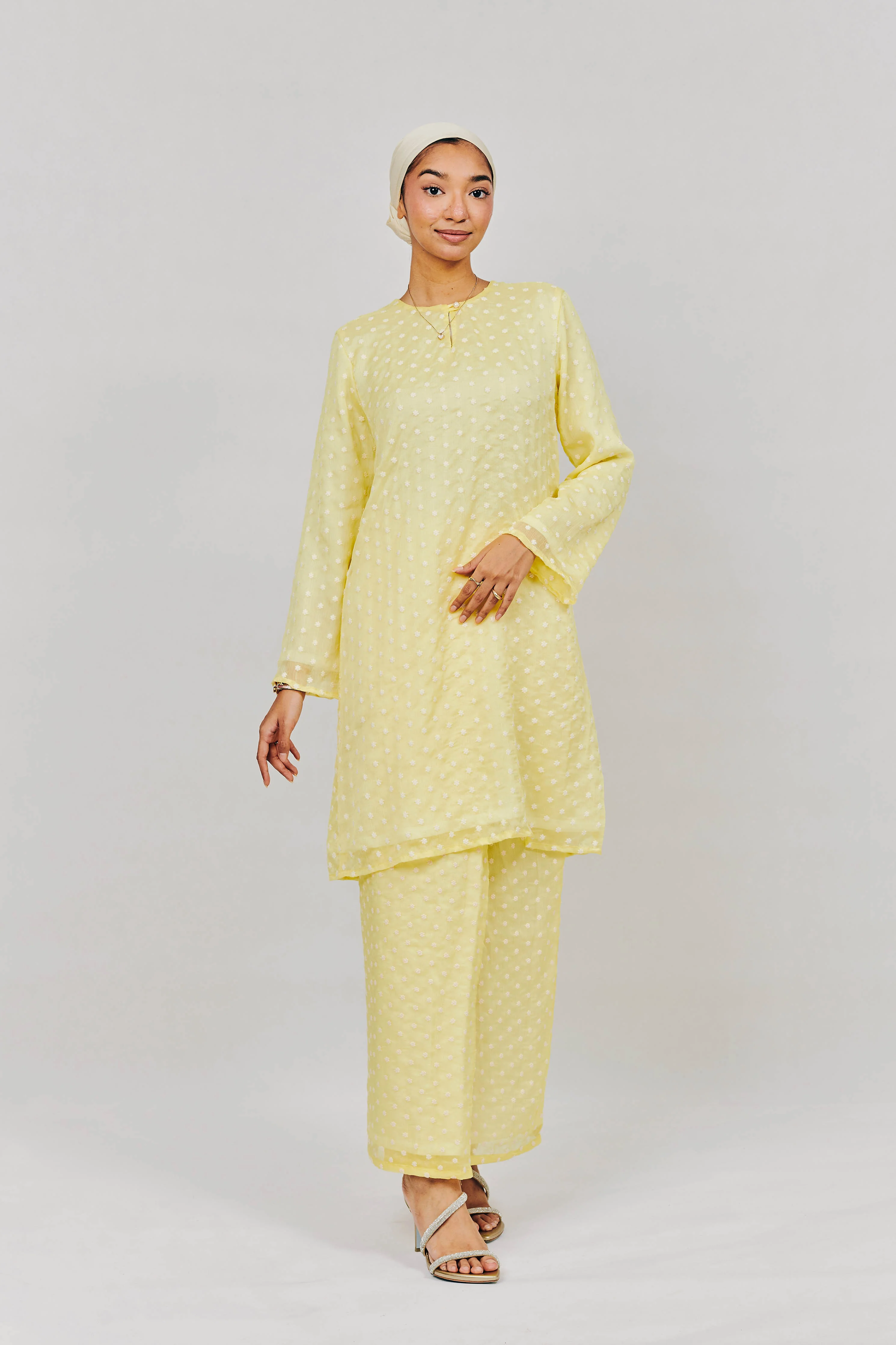 Kurung Klasik in Sinaran Mentari Yellow - Image 3