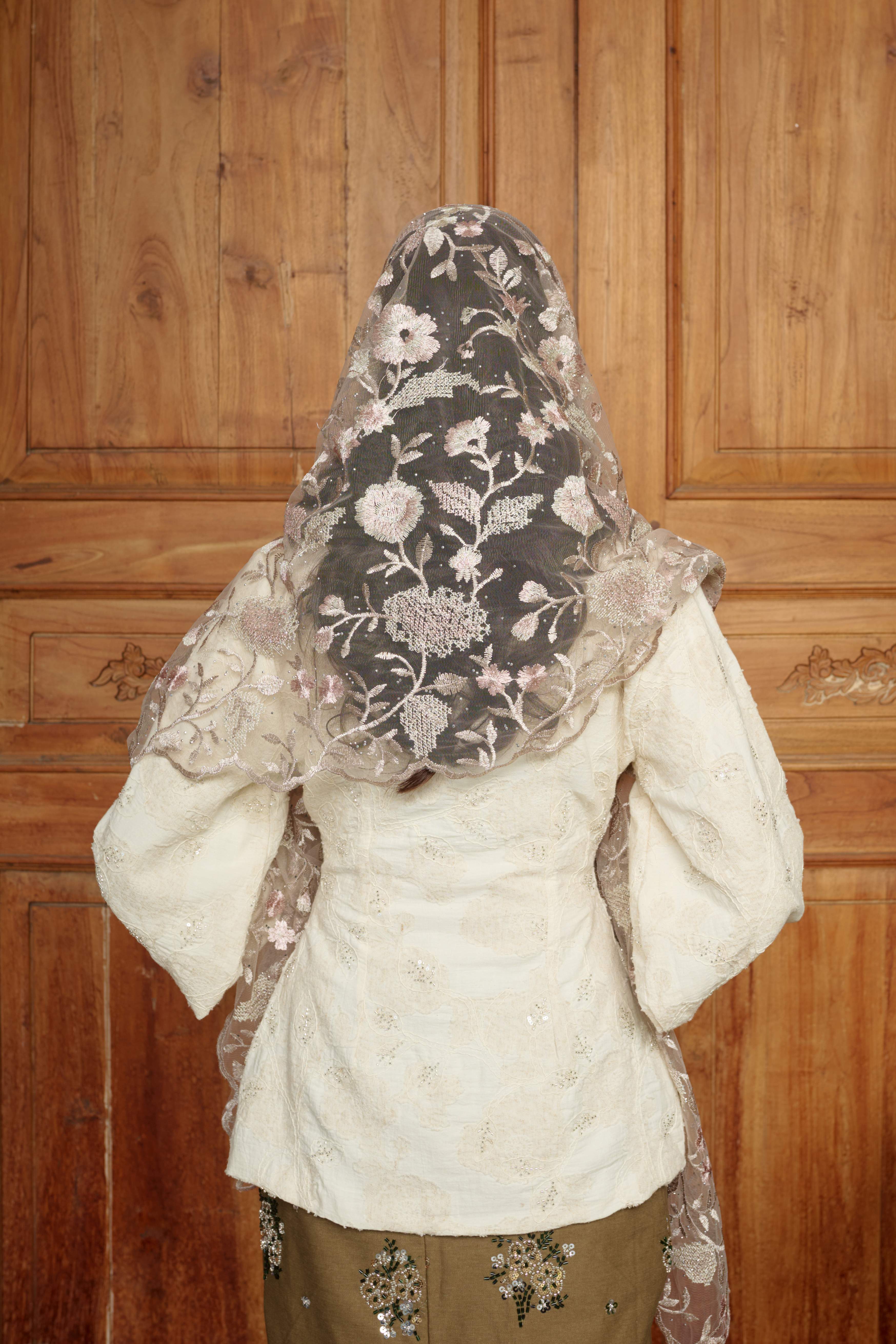 Selendang in Bronze - Image 3